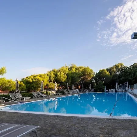 In Con Piscina E Baia Privata