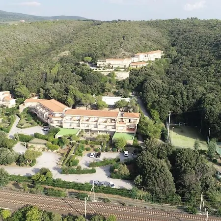 In Con Piscina E Baia Privata