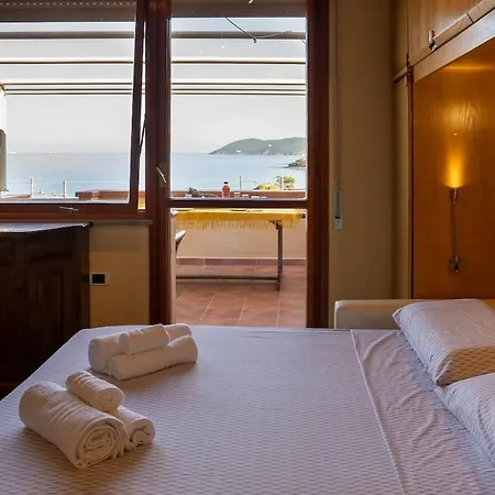 In Con Piscina E Baia Privata * 罗西尼亚诺马里蒂莫